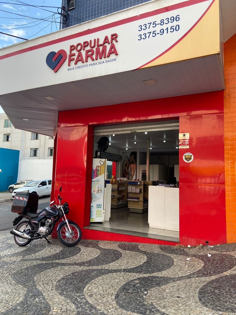 Fachada da Drogaria Popular Farma